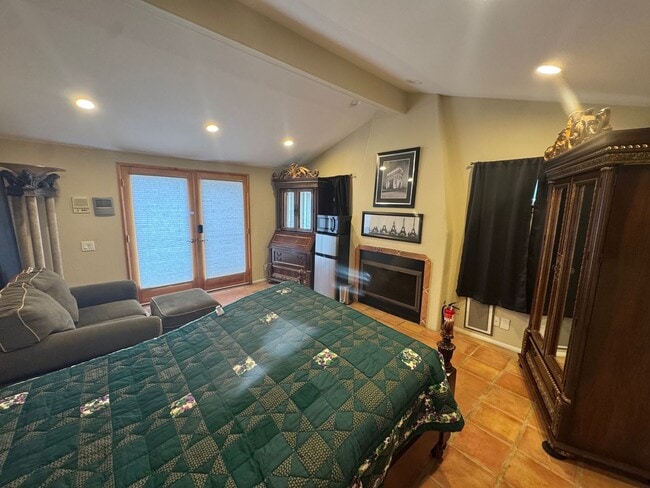 Building Photo - Quail Canyon Rd