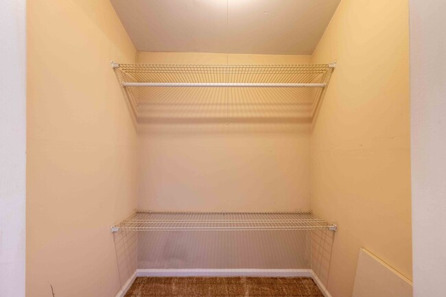 Building Photo - Updated 2 Bedroom 1.5 Bath in Goshen Valley!