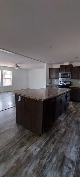 Building Photo - 46 Joymar Dr