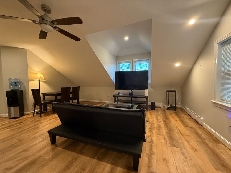 Building Photo - 35 Grove St