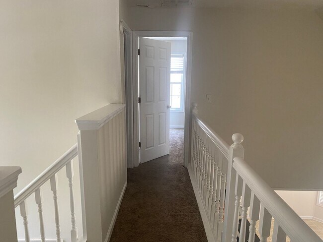 Building Photo - Two Story home in Hampton