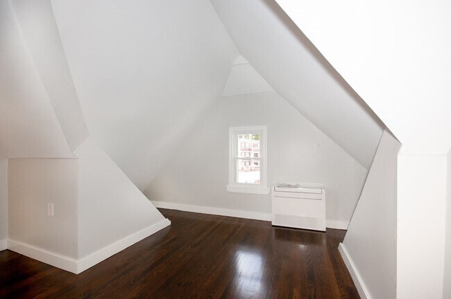 Building Photo - 30 Thornley St