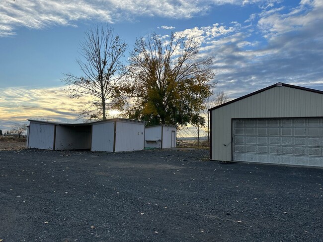 Building Photo - 2 bed 2 bath on acreage in Ephrata