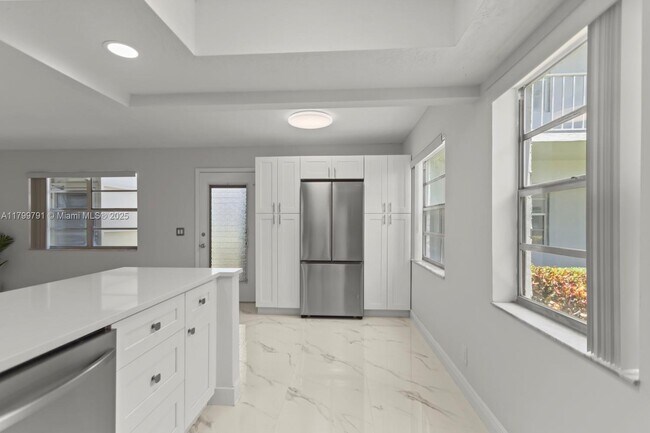 Building Photo - 108 Flanders C