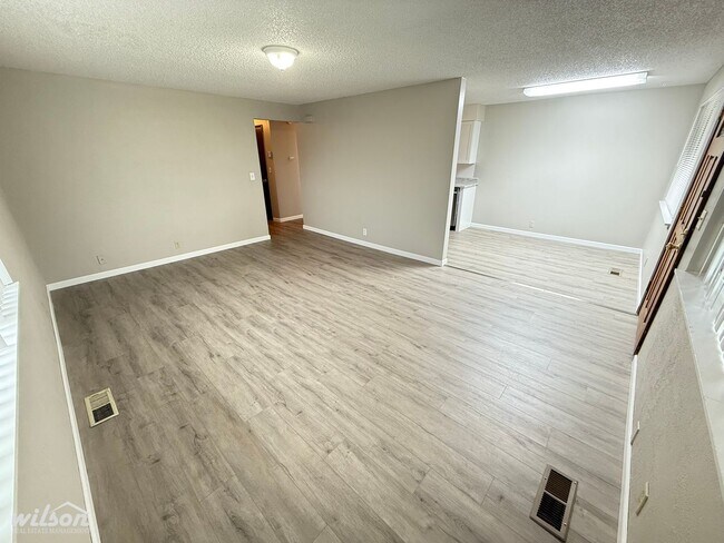 Building Photo - 1112-1114 W Fremont Ave