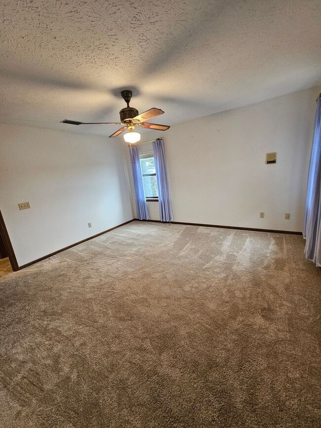 Building Photo - Peaceful, Entertainer's Dream on the Waterfront in Beautiful Donalson Point!
