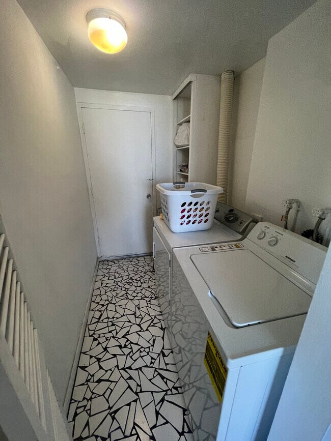 Washer and dryer - 1720 Harrison St