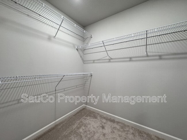 Building Photo - 8309 SE Crescent Dr