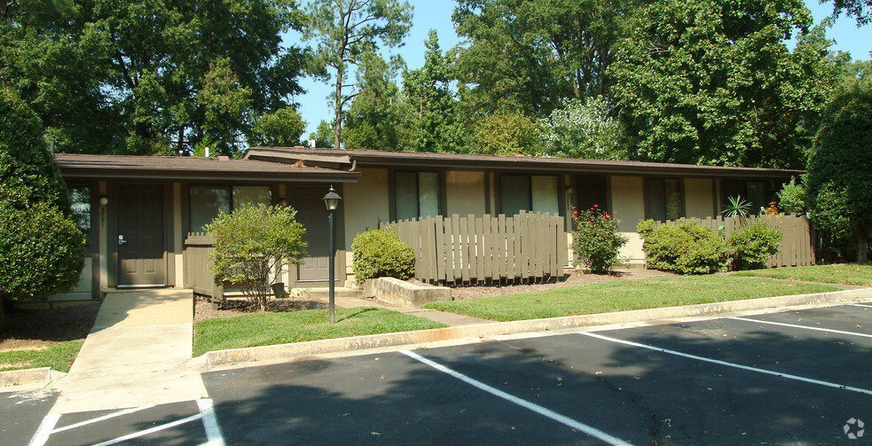 Primary Photo - Saddlewood Apartments & Townhomes