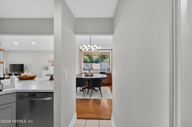 Building Photo - 9351 Arbolita Way