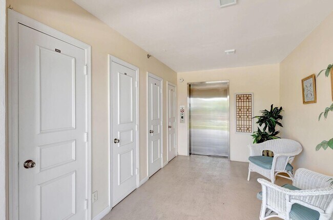 Building Photo - 300 N Hwy A1A
