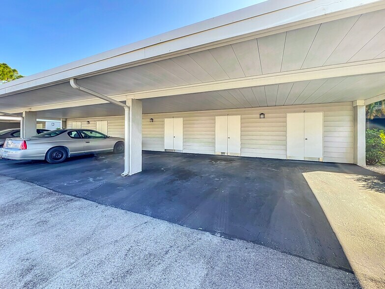 Building Photo - 1407 Pine Lake Dr