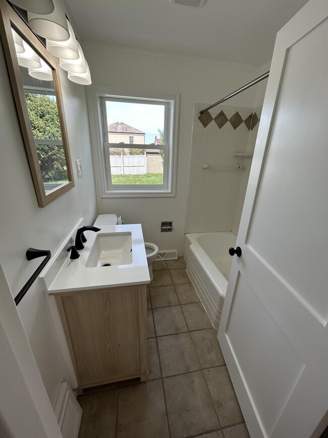 Building Photo - 2019 Oregon Ave