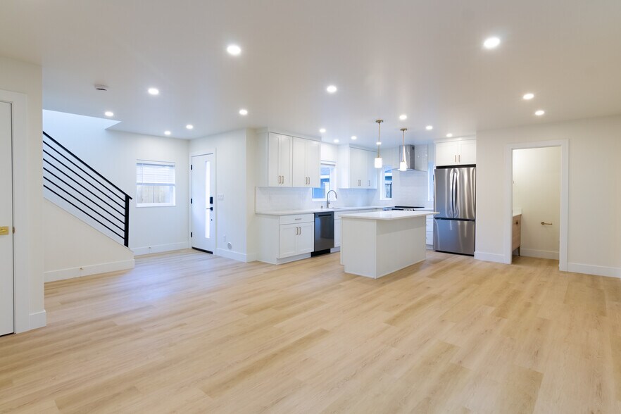 Building Photo - 6547 26th Ave NW