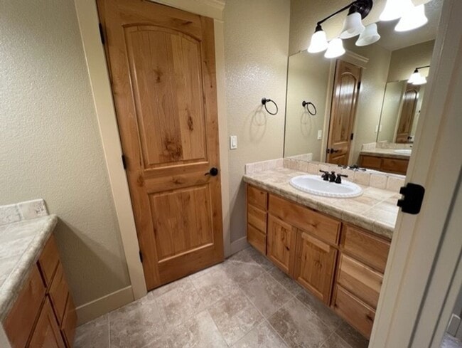 Building Photo - Craftsman home with many upgrades & RV Parking