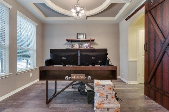 Building Photo - 2915 Bluffstone Dr