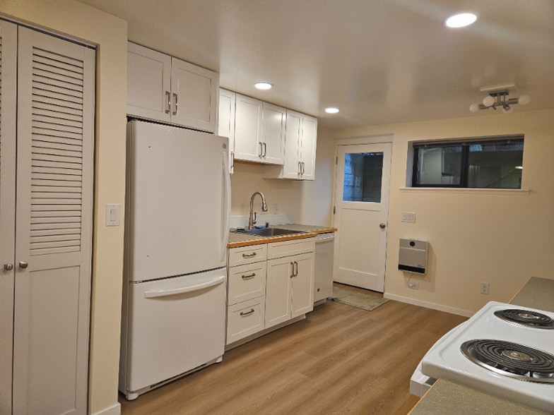 Building Photo - 6311 NE 196th St