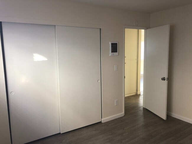 Building Photo - 4670 Kensington Dr