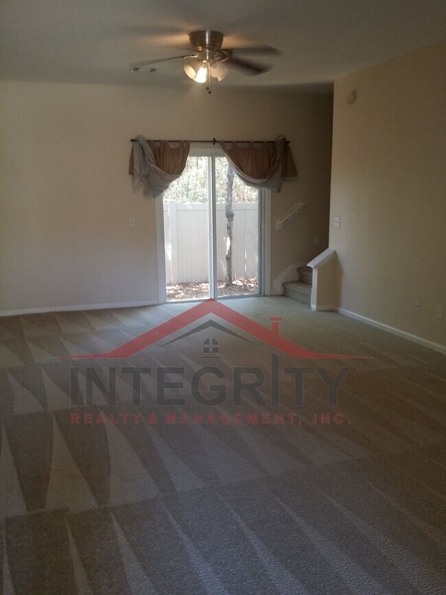 Building Photo - 2 bed/2 bath townhome in Timothy Landing