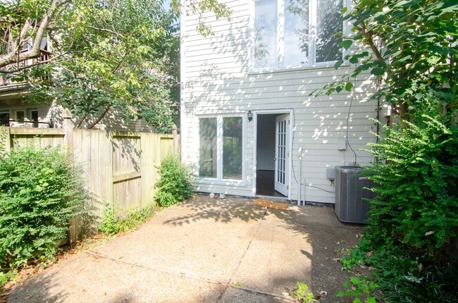 Building Photo - Quaint East Nashville Town Home