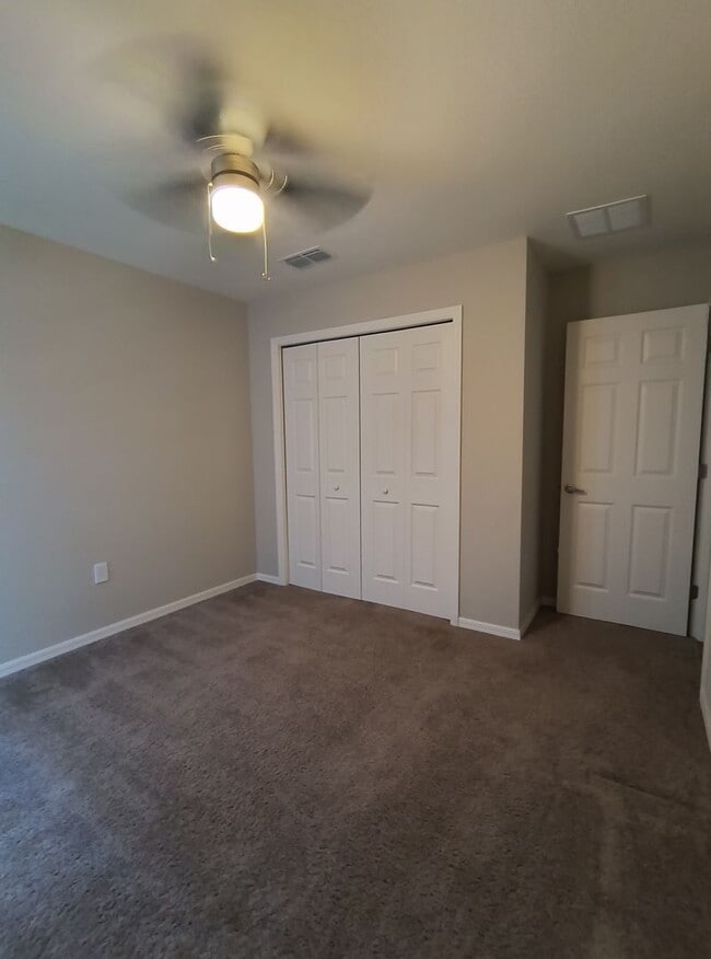 Building Photo - SOLAR ENGERY HOME!!! 4 BEDROOM 2 BATHROOM IN AUBURNDALE.