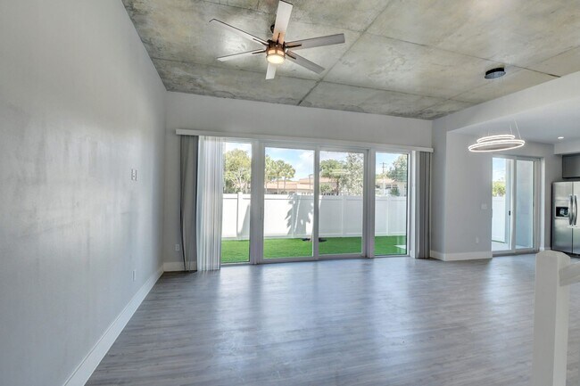 Building Photo - Yamato Villas Townhomes - Boca Raton