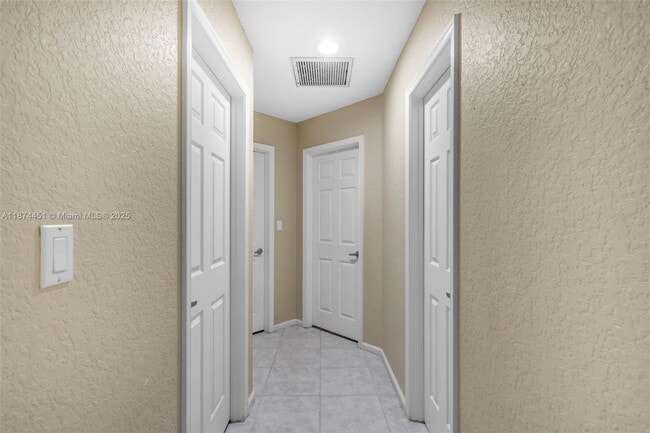 Building Photo - 1708 NW 126th Dr