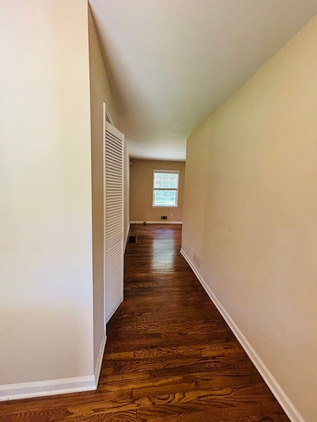 Building Photo - 571 Tonawanda Dr