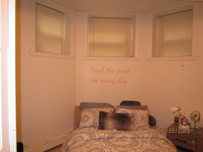 Building Photo - 120 Riverway St