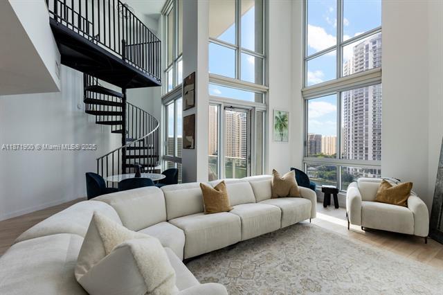 Primary Photo - 300 S Biscayne Blvd