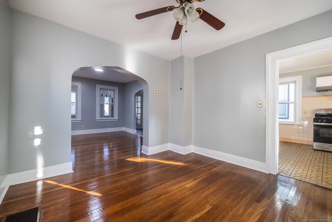 Building Photo - 216 Howard Ave