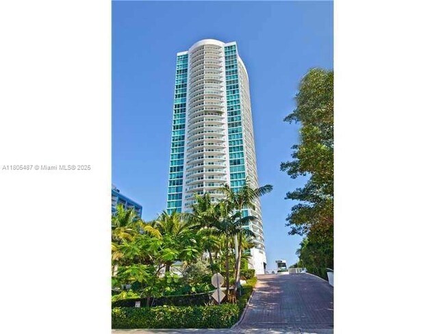 Building Photo - 2101 Brickell Ave