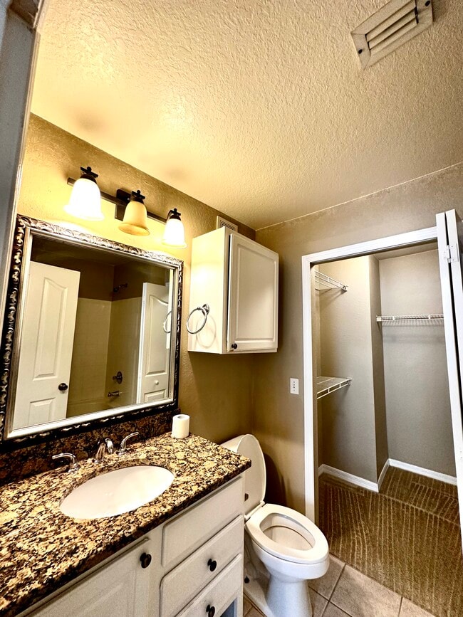 Building Photo - 2630 Legacy Villas Dr