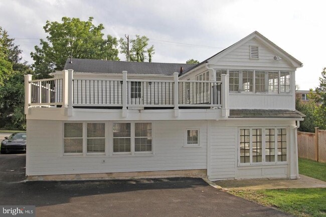 Building Photo - 233 E Montgomery Ave