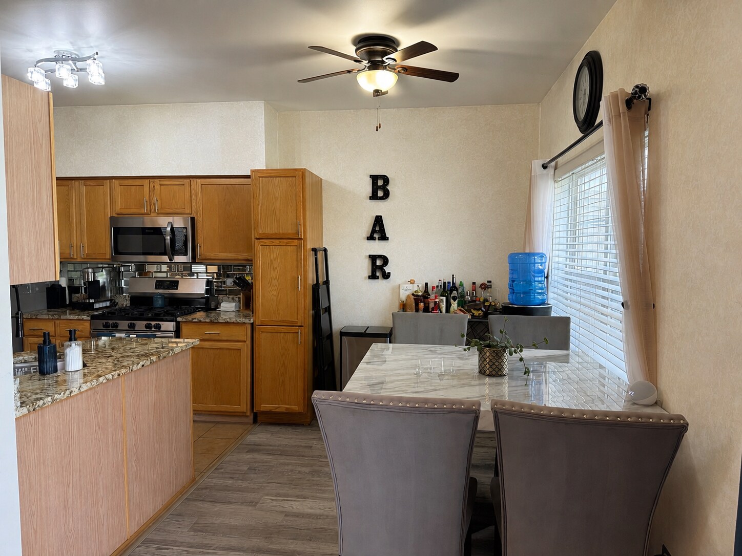 Building Photo - 2444 Oak Tree Ln