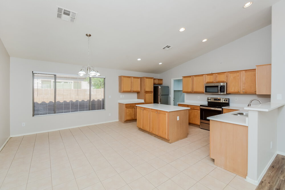 Building Photo - 15907 W Carmen Dr