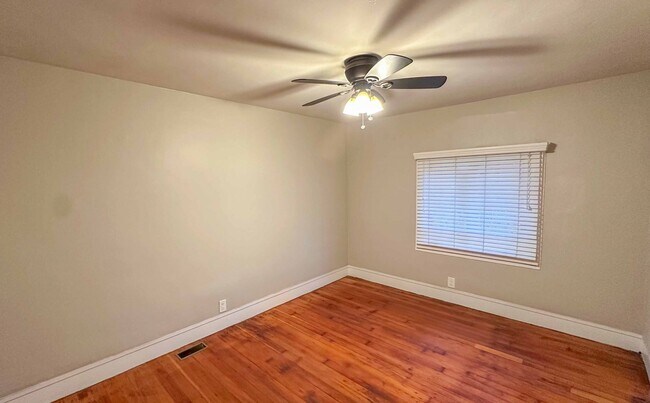 Building Photo - Albatross South