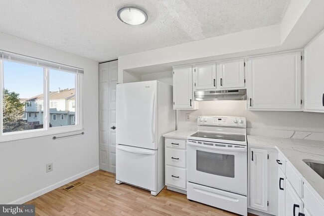 Building Photo - 13225 Custom House Ct