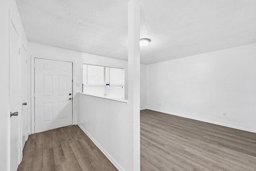 Building Photo - 1410 S Elizabeth Ave