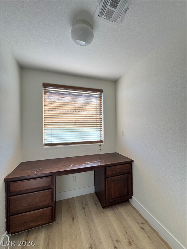 Building Photo - 1030 E Eldorado Ln