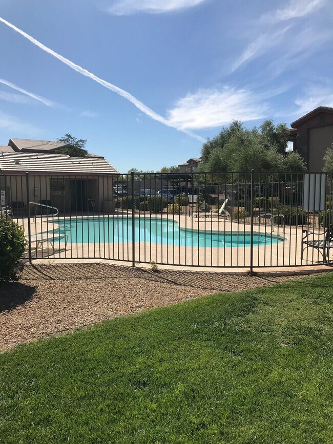 Building Photo - Cozy 1 Bedroom Condo 2nd Floor At Coronado...