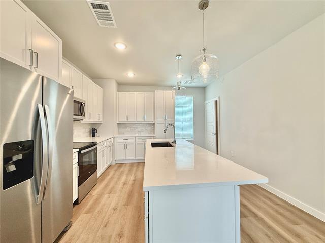 Building Photo - 2219 Reserve Wy