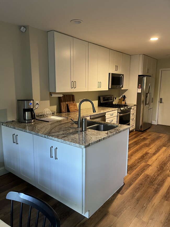 Kitchen - 9 Lake Forest Dr