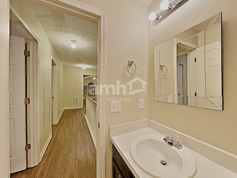 Building Photo - 3716 Creston Ct