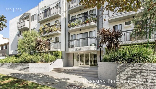 Building Photo - 1320 N Sierra Bonita Ave