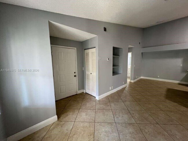 Building Photo - 9999 Summerbreeze Dr