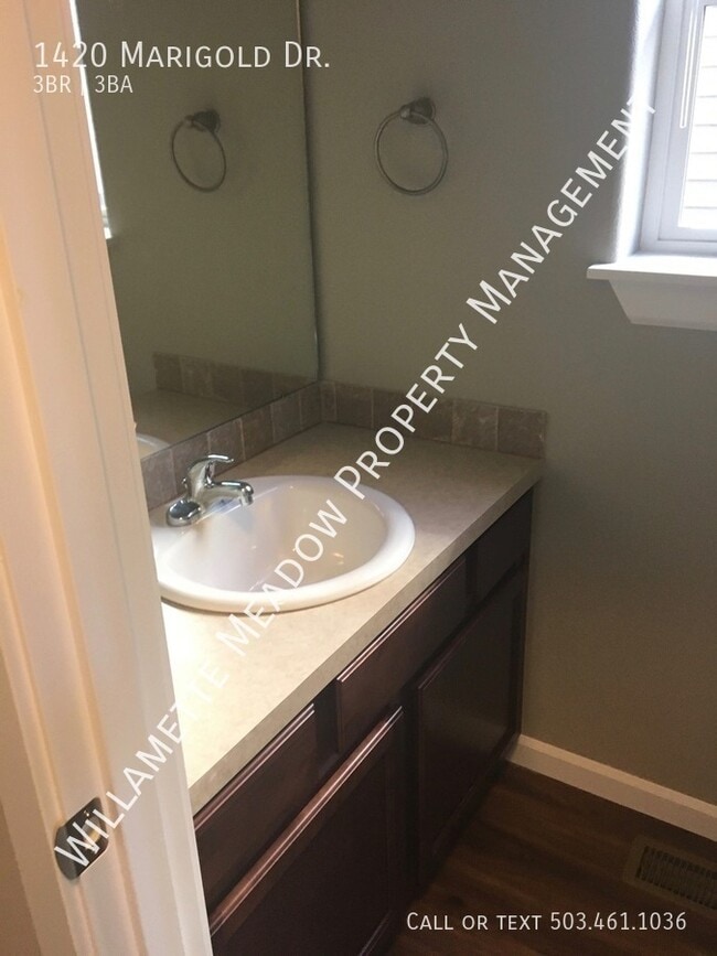 Building Photo - 1420 Marigold Dr