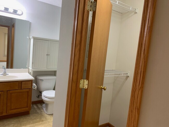 Building Photo - 964 Buckingham Ln