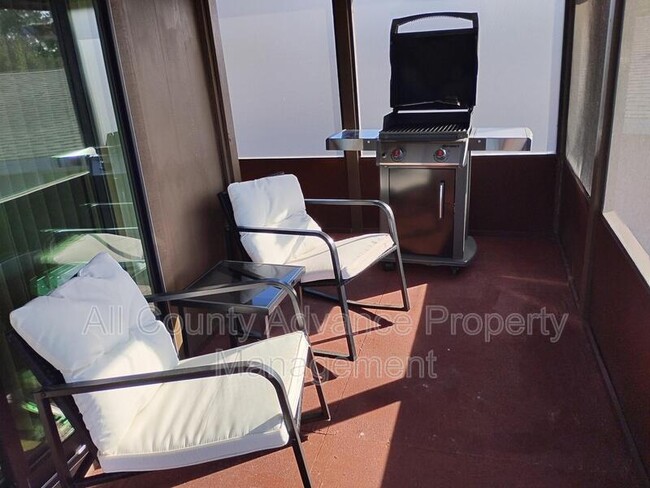 Building Photo - 360 1st Ave N