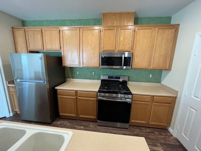 Building Photo - 2 BED / 2 BA - ALL APPLIANCES - COMMUNITY ...